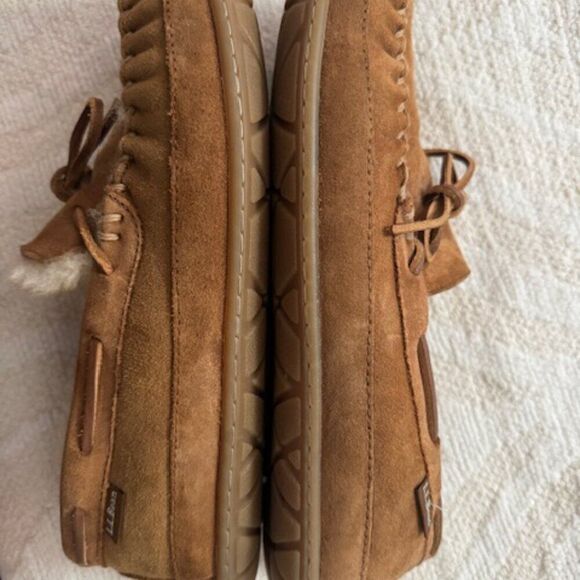L.L.Bean Men's Shearling moccasins, Tan, size 10W - Picture 7 of 7